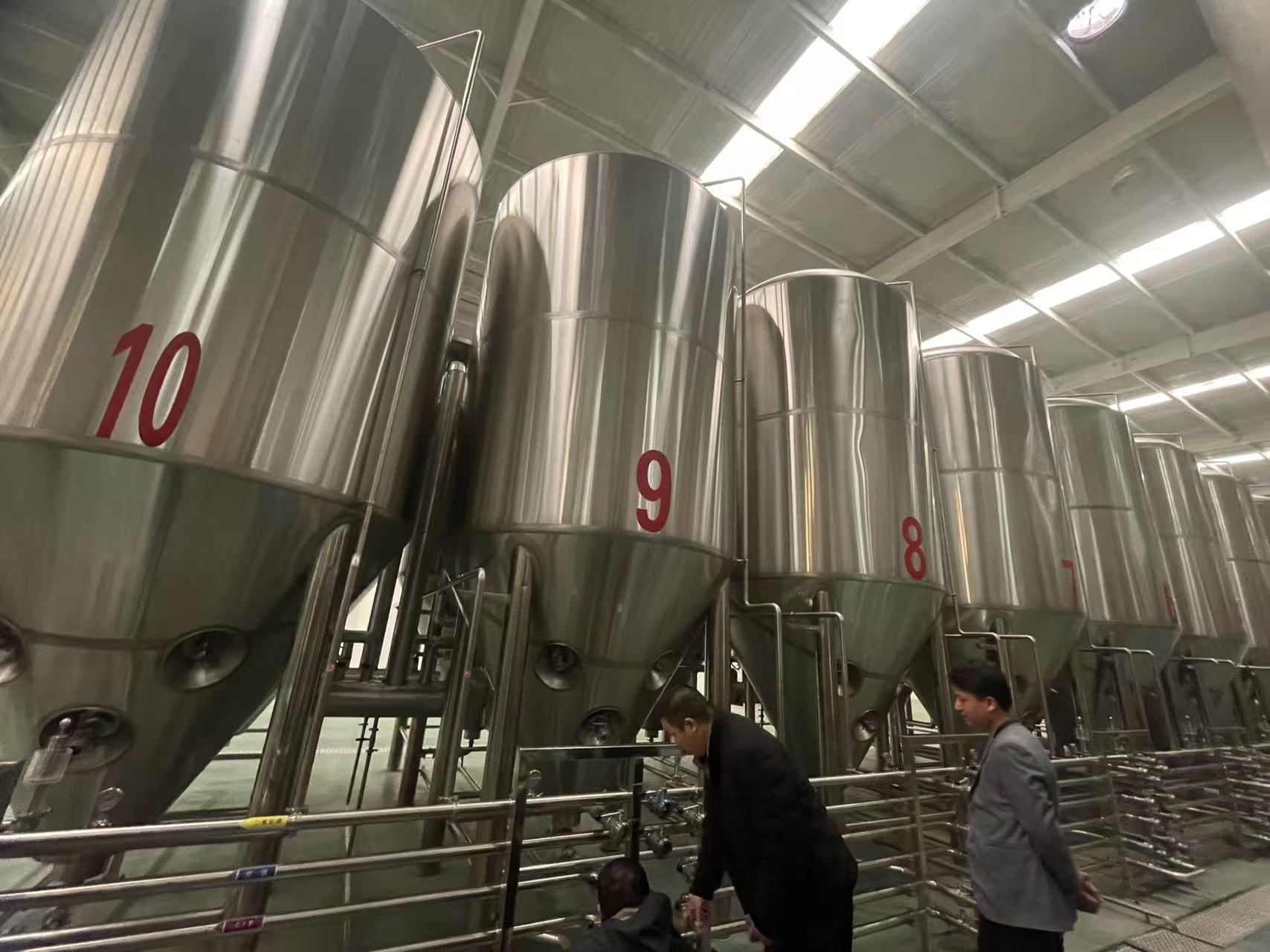 茂县精酿啤酒设备厂—平面布置、设备设计、制造、调试、培训等一条龙服务